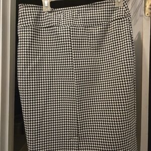 Chic Houndstooth Pencil Skirt